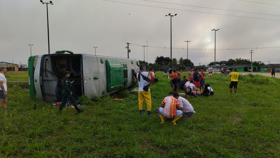 Polícia Militar esteve no local do acidente — Foto: PMRR/Divulgação