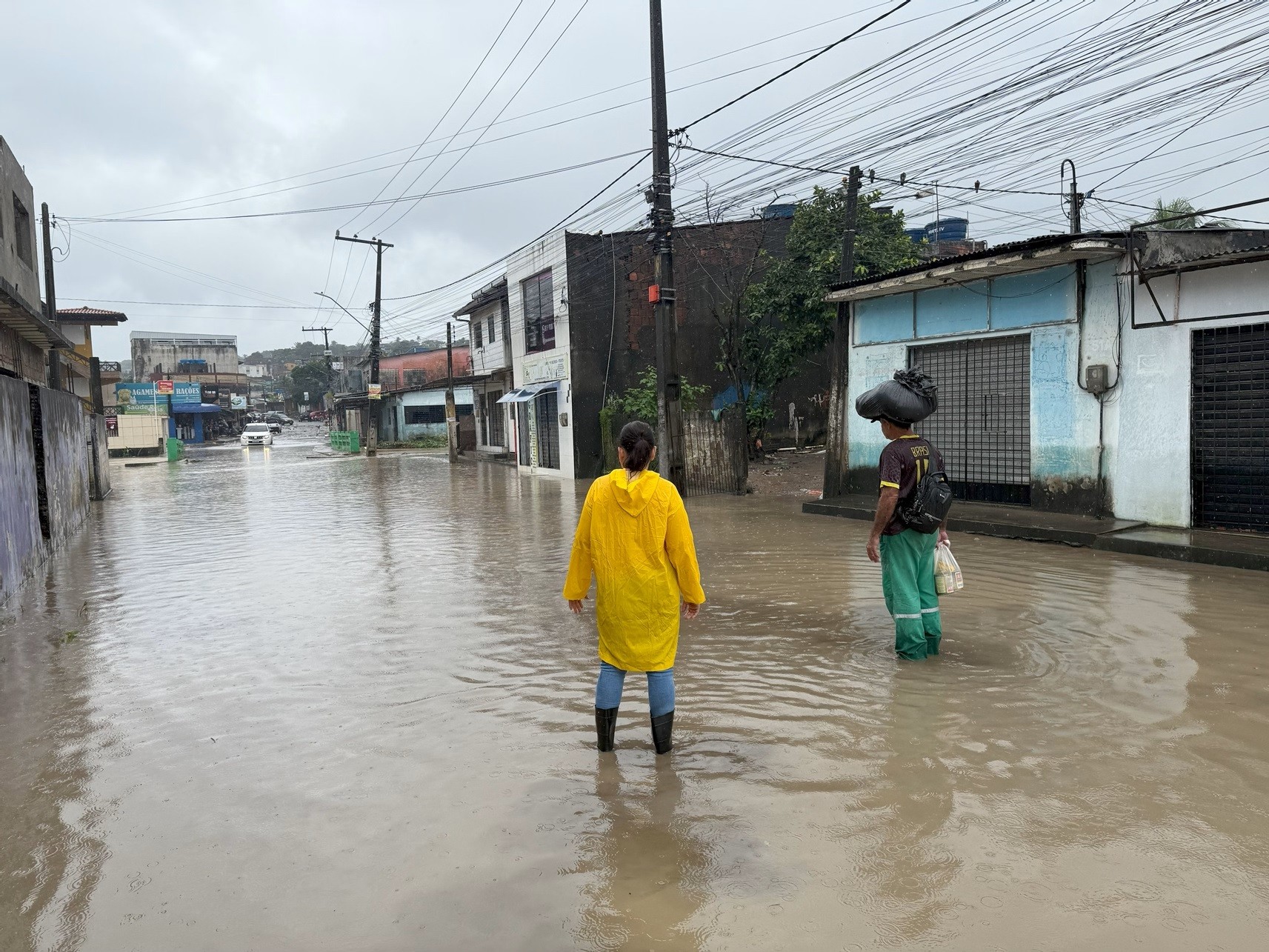 Igarassu decreta estado de emergência por causa das chuvas; rio transbordou na cidade