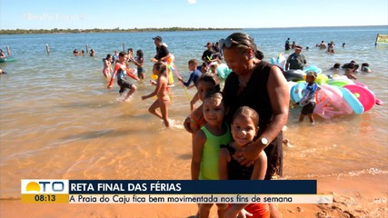 Praia do Caju fica movimentada durante a temporada de praias