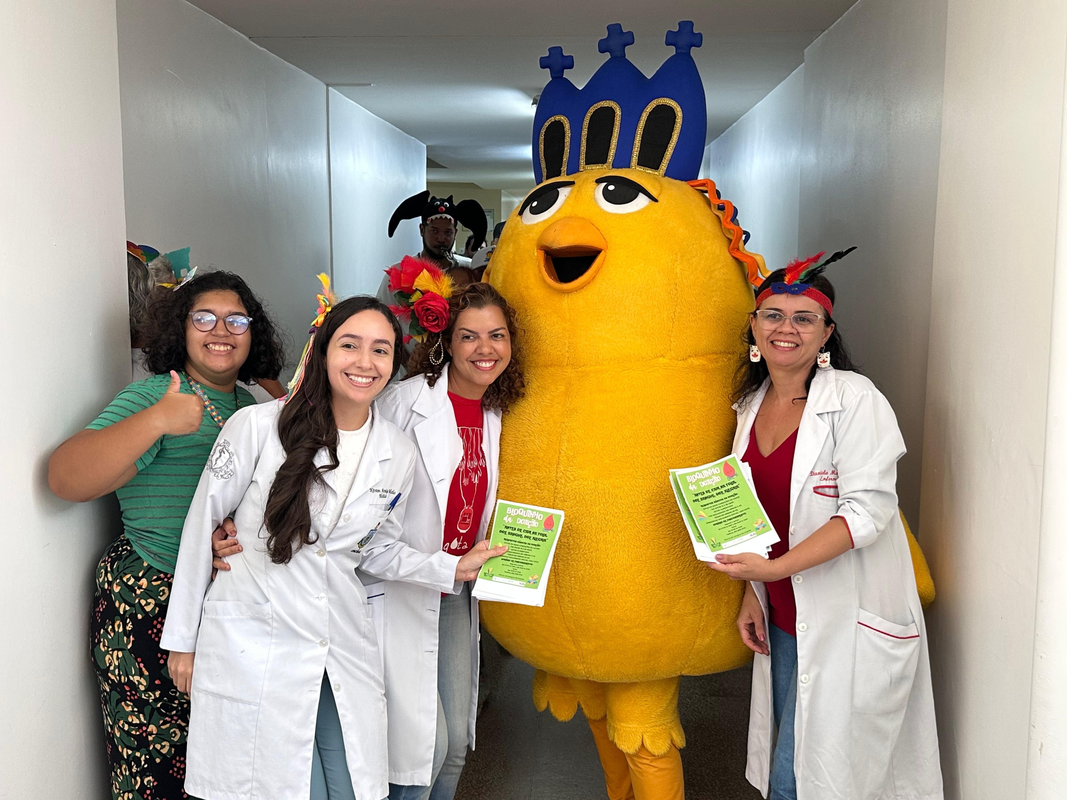 Música e emoção: Pinto da Madrugada leva alegria a pacientes com câncer em Maceió