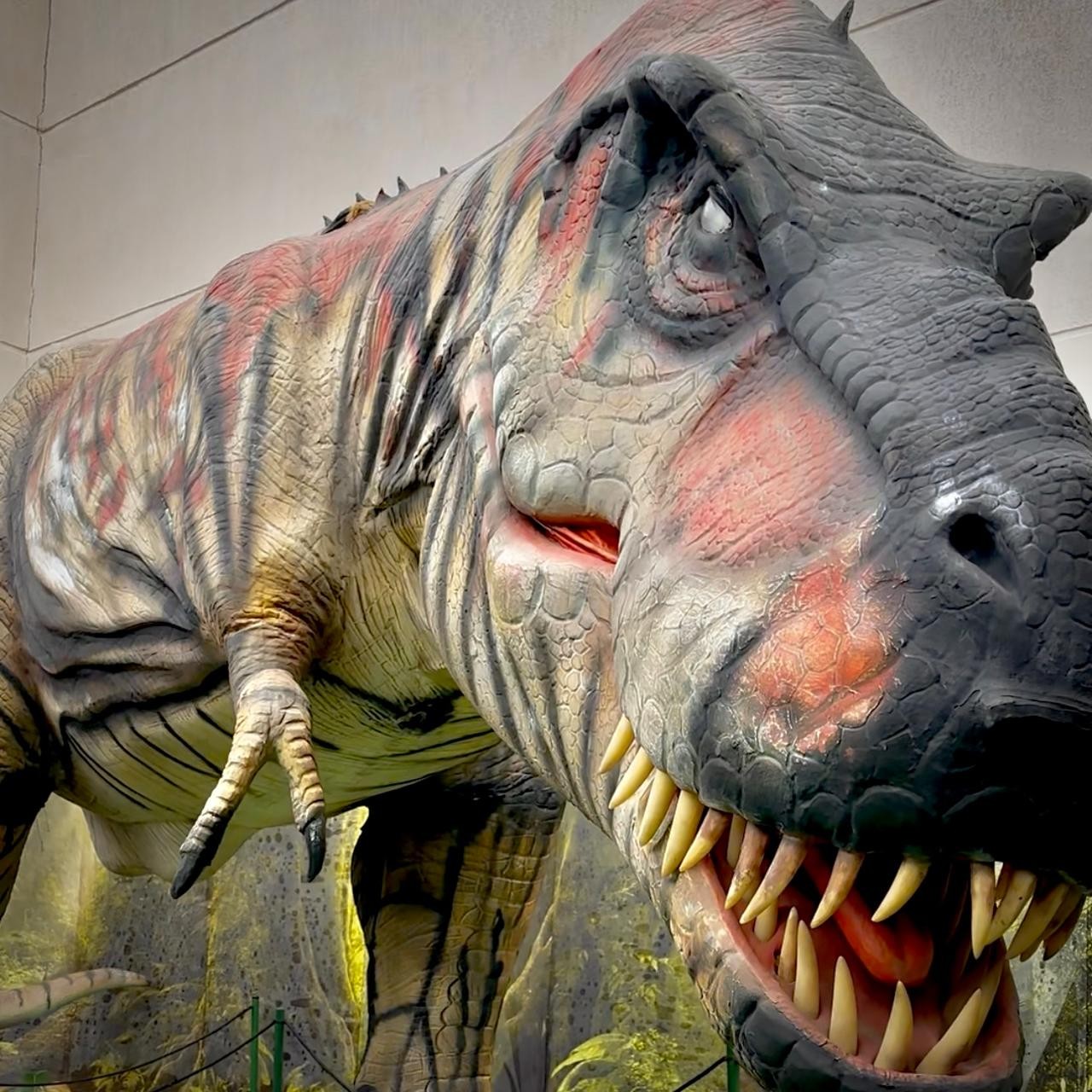 Mundo jurássico chega ao Shopping Norte Sul Plaza com o inédito T-Rex Tour