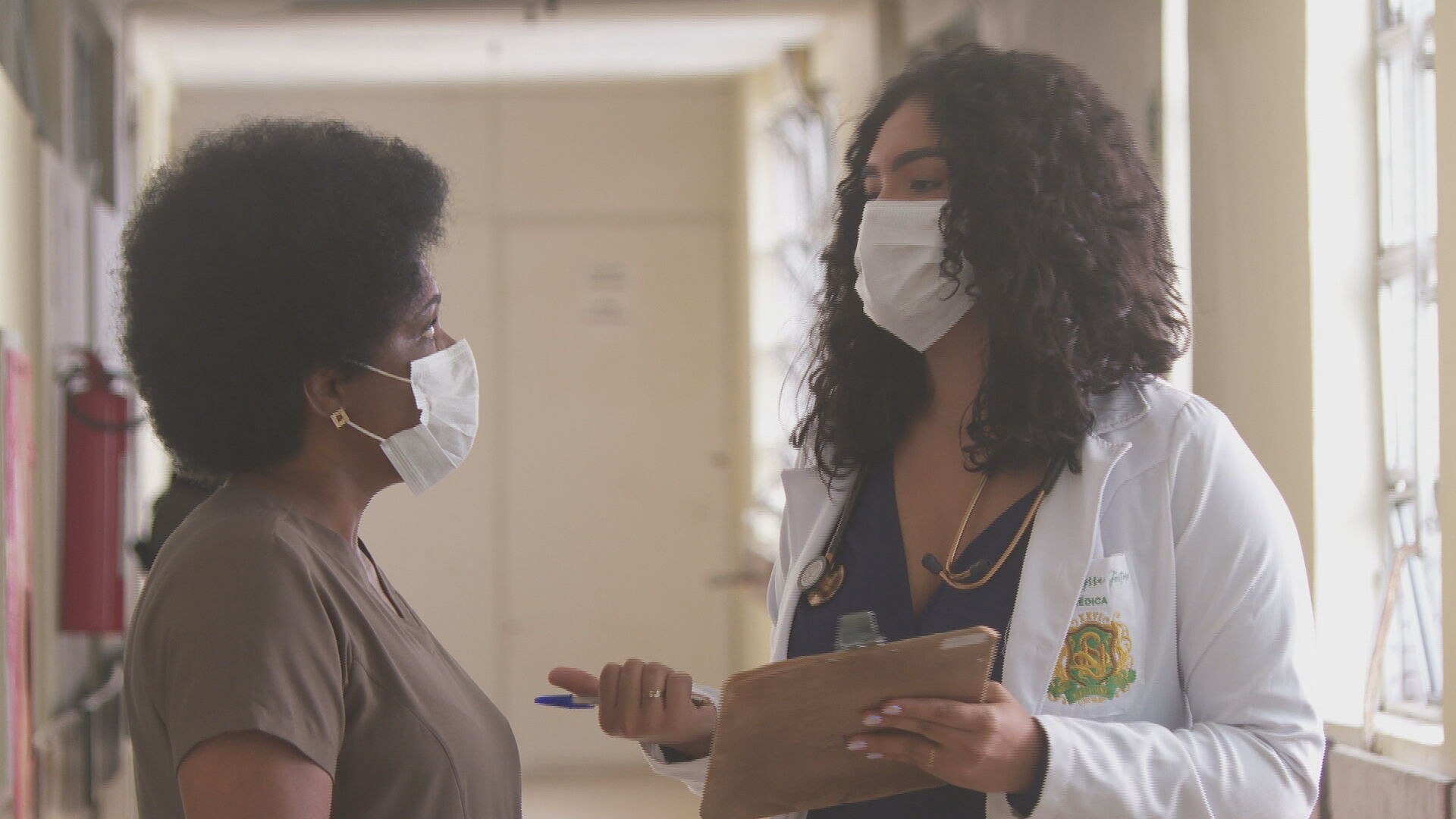 Enfermeira que é mãe solo dá plantão junto com a filha médica em hospital no Recife; VÍDEO