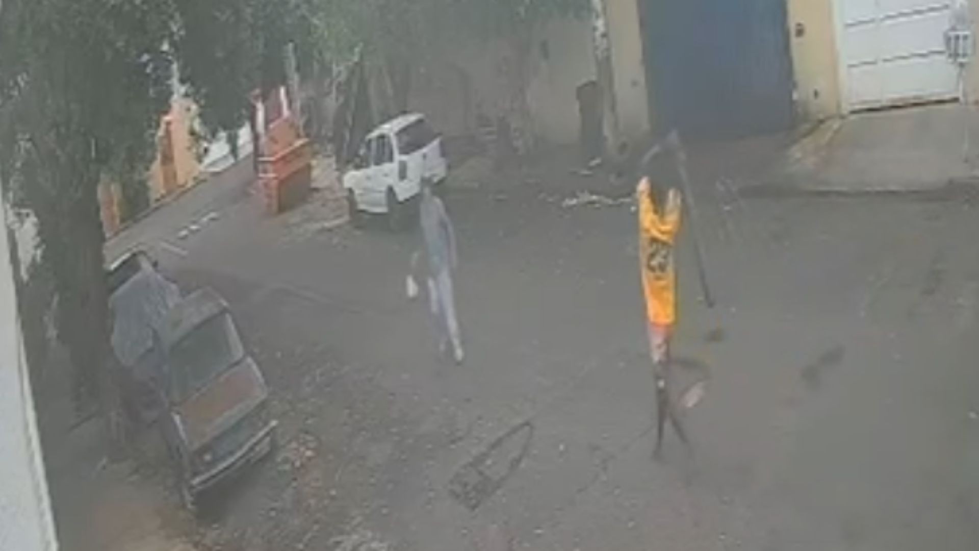 Morre catador de recicláveis agredido com paulada na cabeça no meio da rua no interior de SP; vídeo  