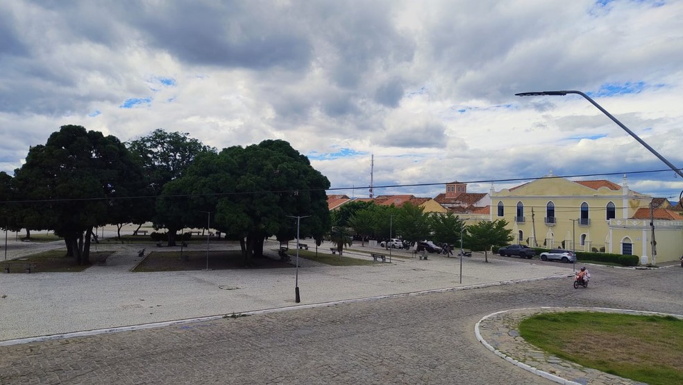 Largo do Théberge, considerado o maior largo da América Latina, medindo 955 metros de extensão. — Foto: Claudiana Mourato/TVM Cariri