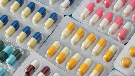 Prescrição de antibióticos por enfermeiros: CFM pede revogação de norma; enfermeiros defendem medida; entenda a polêmica - Conselho alerta que liberação pode ampliar resistência bacteriana e ameaça levar disputa à Justiça contra Anvisa. Conselho reforça que atuação diagnóstica exige competência médica, citando mortes evitáveis e gasto público.