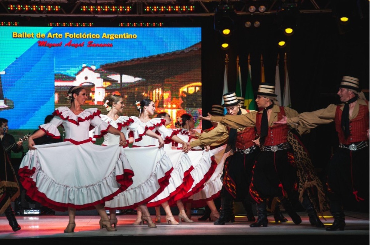Rio Grande recebe segundo cruzeiro da temporada e turistas são  recepcionados com dança, Rio Grande do Sul