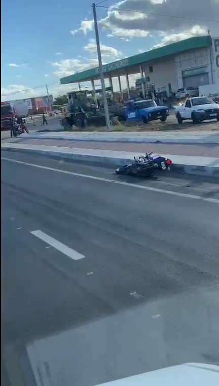 Motociclista morre após bater em caminhão na Avenida Transnordestina em Petrolina