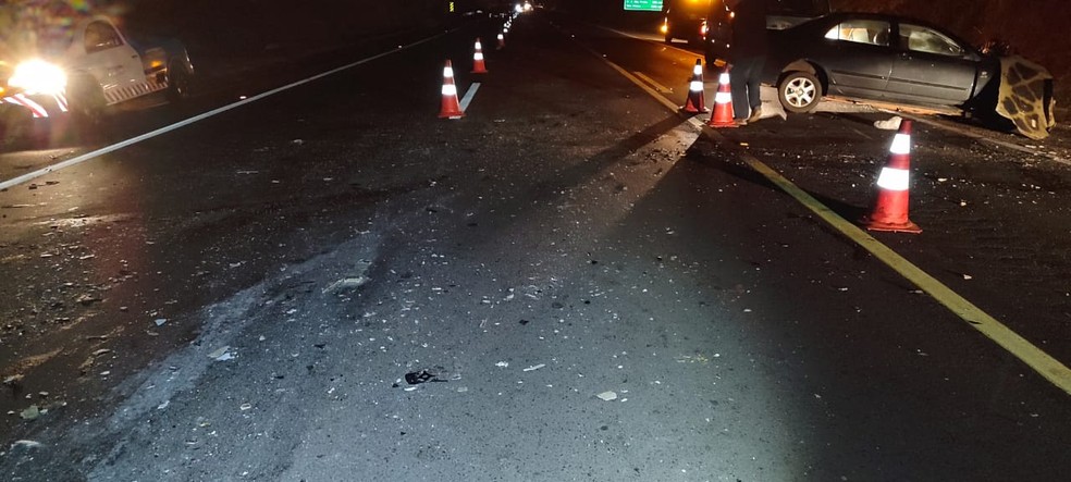 Batida frontal entre carros mata quatro pessoas e deixa duas gravemente feridas, em Osvaldo Cruz (SP) — Foto: Polícia Rodoviária