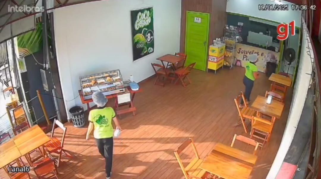 Após bater em cinco veículos, caminhonete desgovernada invade lanchonete em Rio Branco; VÍDEO