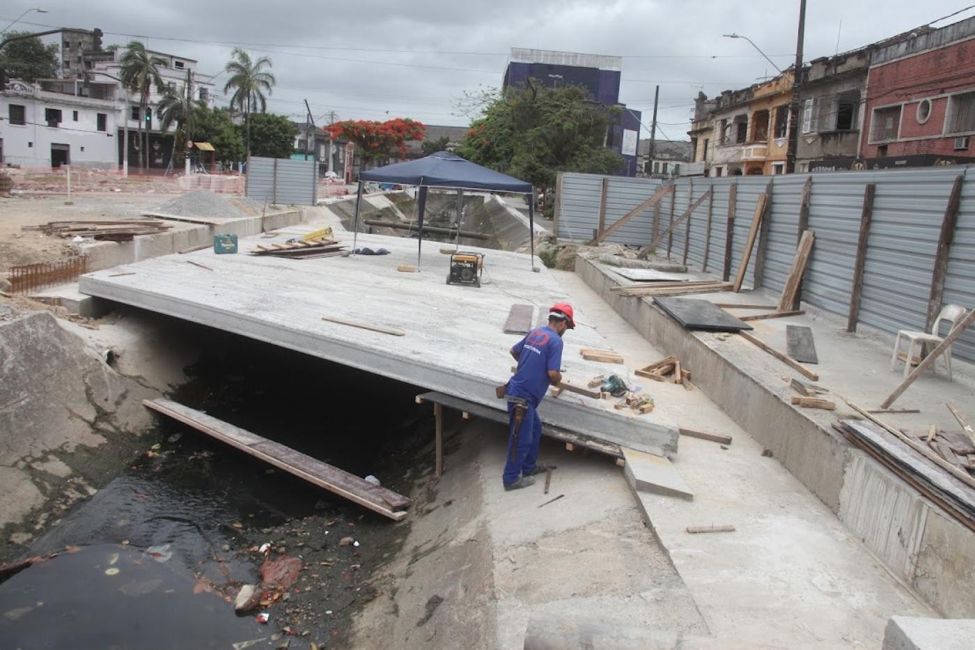 Demolição de pontilhão causa alteração no trânsito em Santos na segunda-feira; veja o mapa