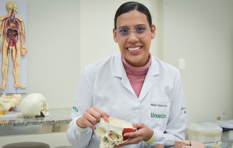  “A segurança e a infraestrutura da cidade me agradam bastante”, conta Maria Vitória, estudante de Medicina da Unoeste, que saiu de Belém (PA) para estudar no interior paulista — Foto: Gabriel Ferracini 