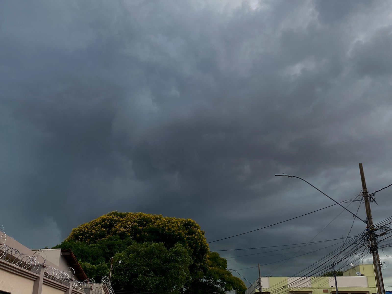 Chuvas mais frequentes e queda de temperatura são esperadas em Uberlândia e região