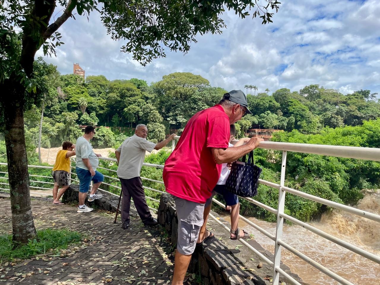 Rio Piracicaba baixa para 4,6 m; veja o que está aberto e fechado na cidade após extravasamento