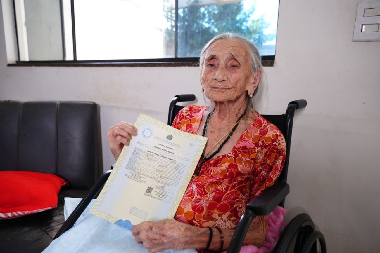 Aos 109 anos, idosa conquista registro de nascimento após viver mais de um século sem documento