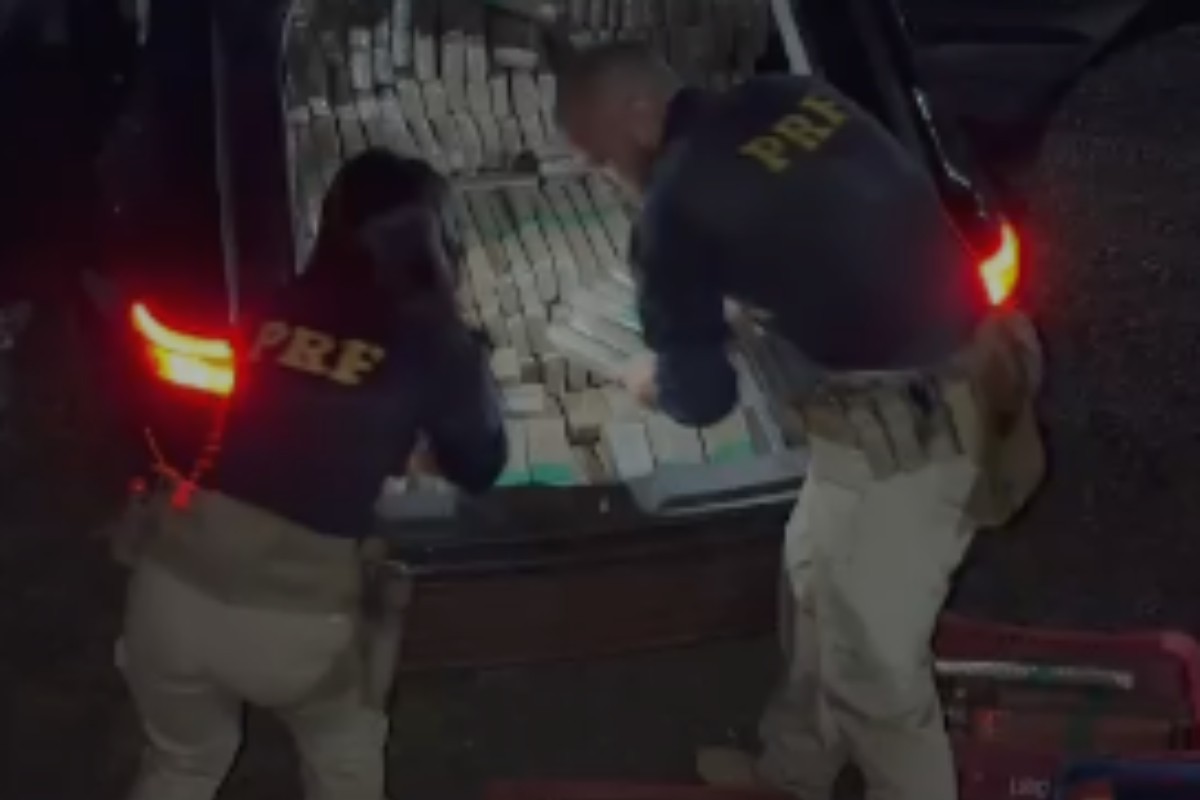 Motorista foge da PRF e abandona carro com 1 tonelada de maconha em bairro de Campo Grande