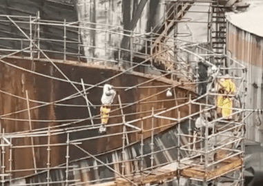 Funcionários pendurados: Empresa vai entregar relatório sobre acidente em tanque industrial, diz sindicato