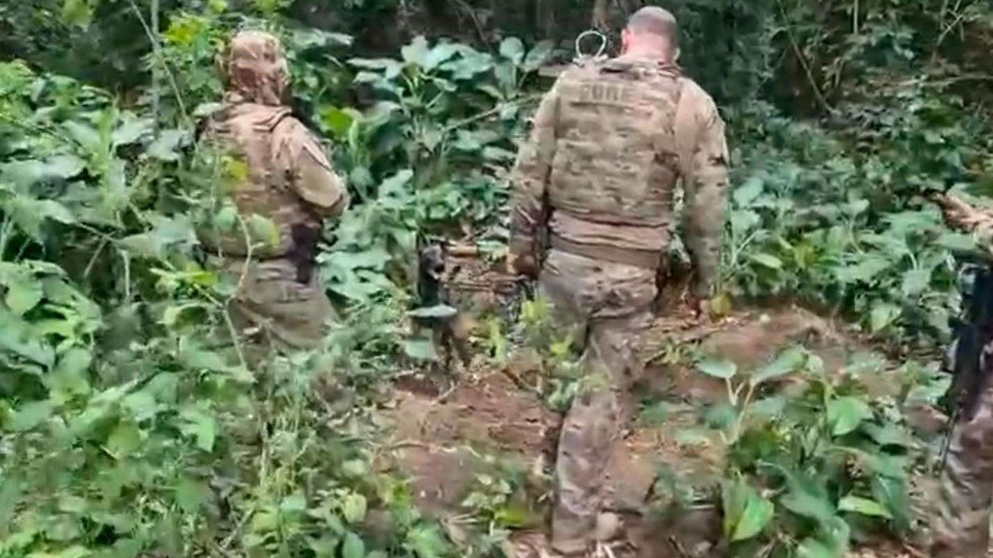 Core encontra vestígios de uso de drone para lançar explosivo contra edifício na comunidade Dois Irmãos, em Curicica