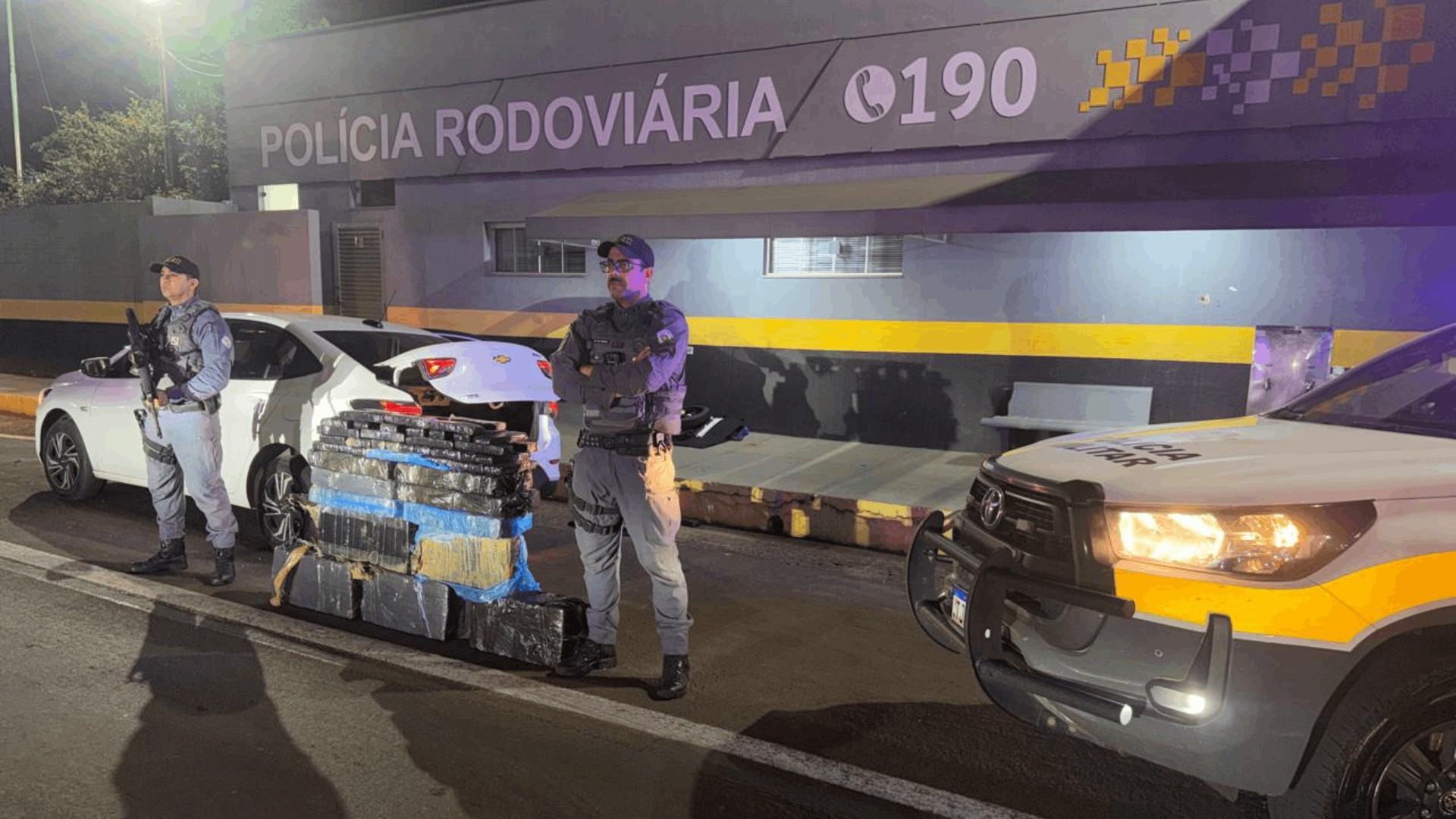 Homem é preso com quse 200 kg de maconha em fundo falso de carro na SP-425 em Martinópolis