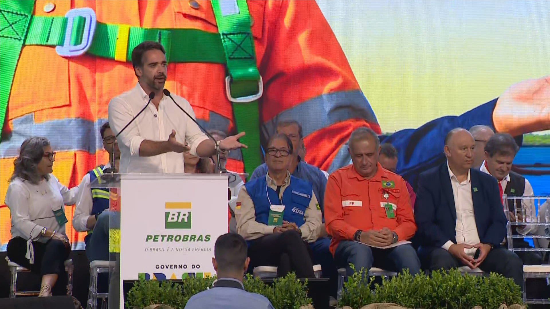 Eduardo Leite é vaiado em evento com Lula e responde: 'Este é o amor que venceu o medo?'