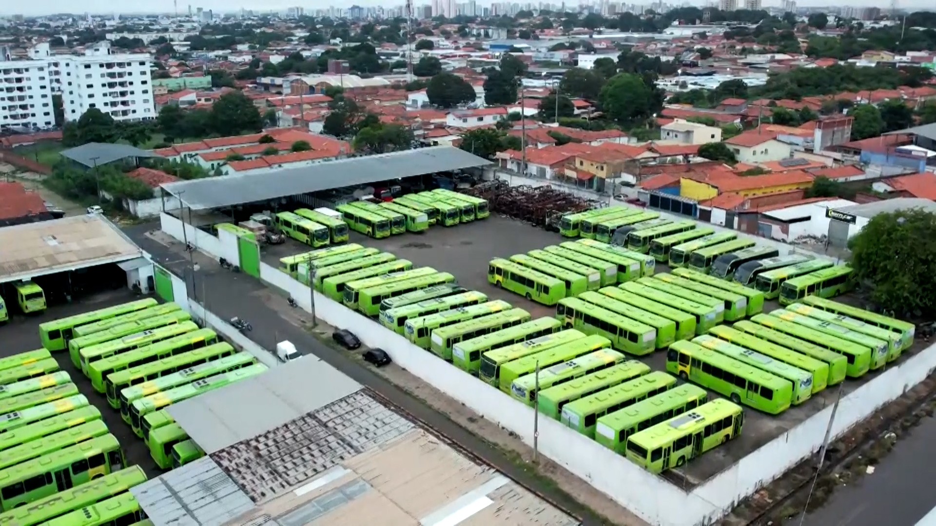 Trabalhadores do sistema de ônibus de Teresina deflagram greve por tempo indeterminado