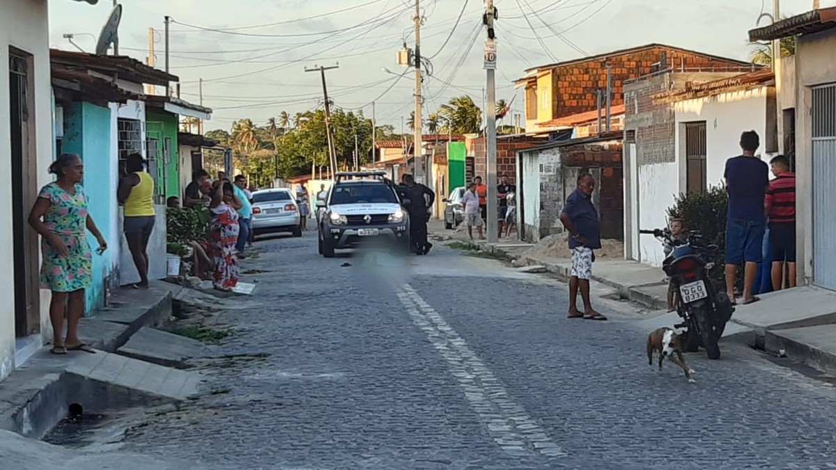 Homem é Assassinado A Tiros No Meio Da Rua Em Parnamirim Rn Rio Grande Do Norte G1 4234