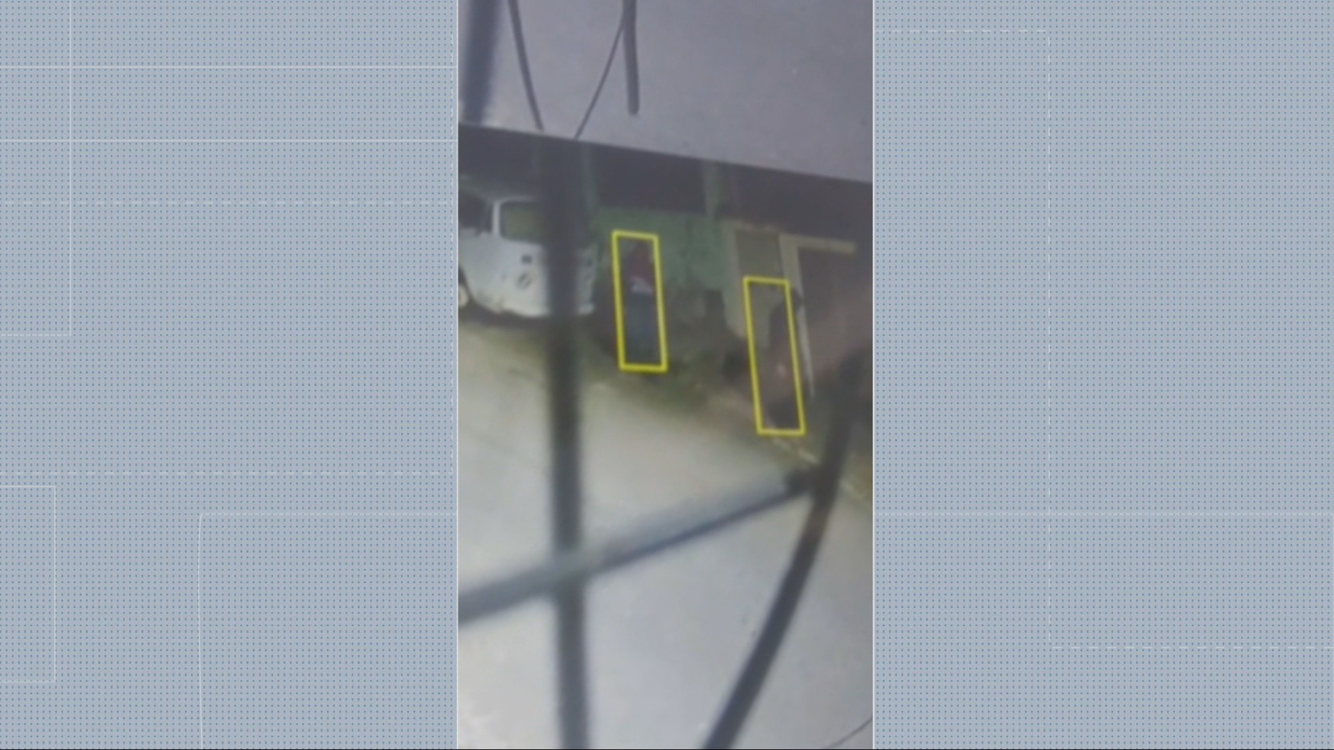 Homens invadem casa, amarram família com cordas para roubar itens de valor e um carro