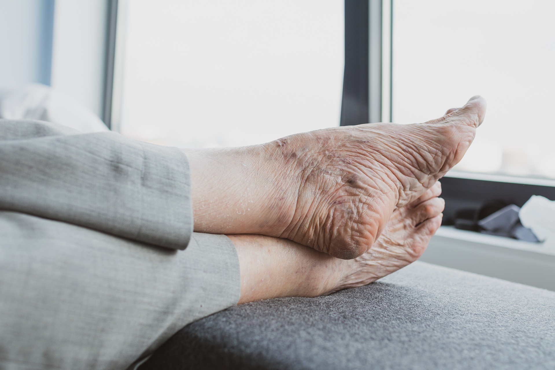 Você consegue cortar as próprias unhas dos pés?
