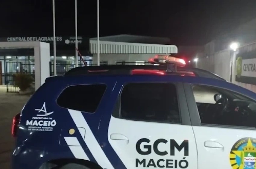 Trio é preso em flagrante por furto de tapumes em obra na Praça Sinimbu