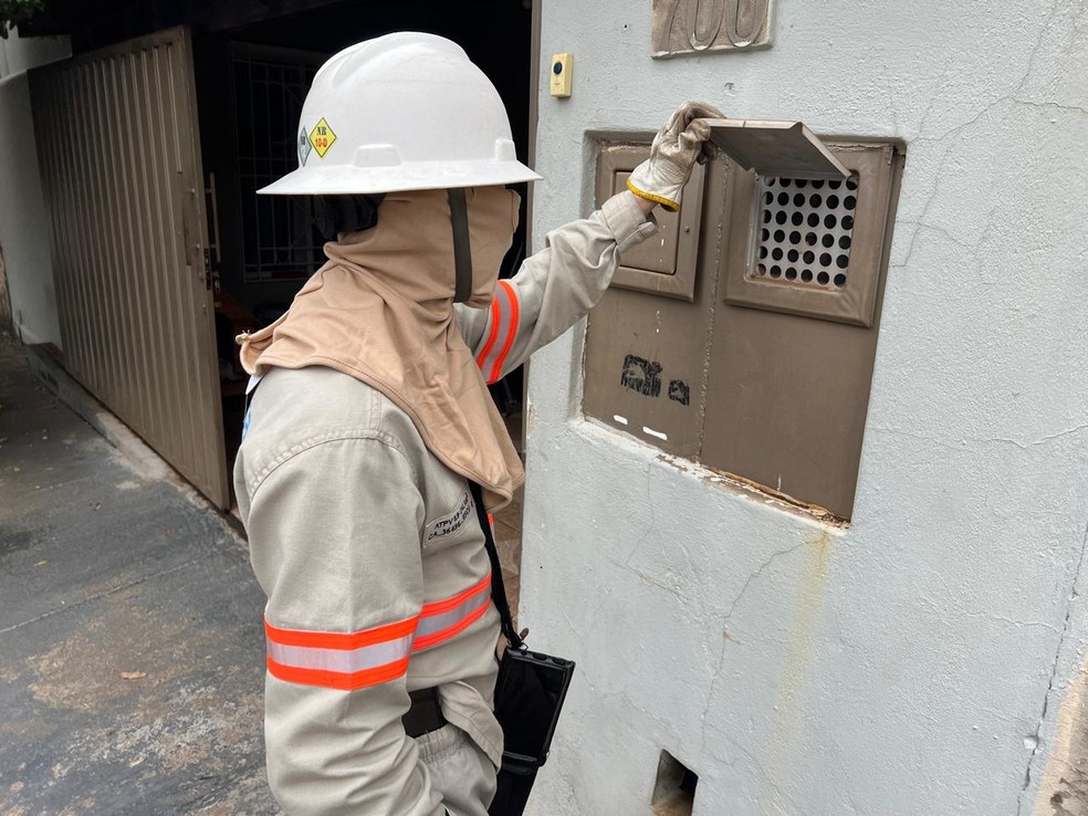 Polícia faz operação de combate a furtos de energia em Catanduva (SP) — Foto: Rogério Pedrozo/TV TEM