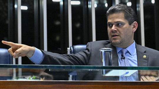 Alcolumbre pauta votação da PEC do fim da escala 6 x 1 para o dia 14