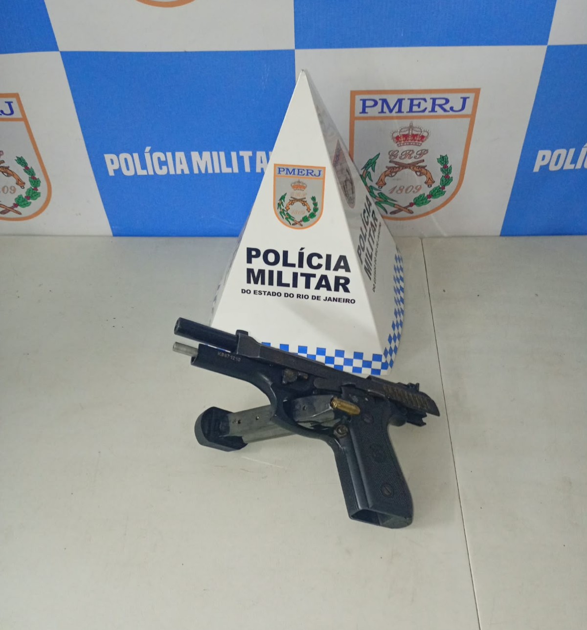 Homem é preso com pistola e munições em Volta Redonda | G1