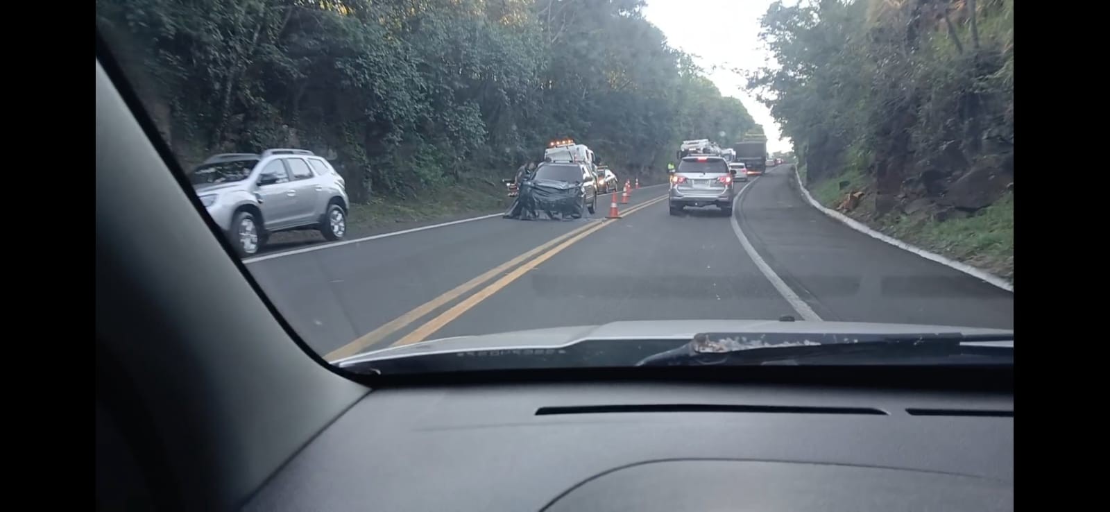 Indígena morre atropelada por carro com placa do Paraguai na BR-277, no Paraná