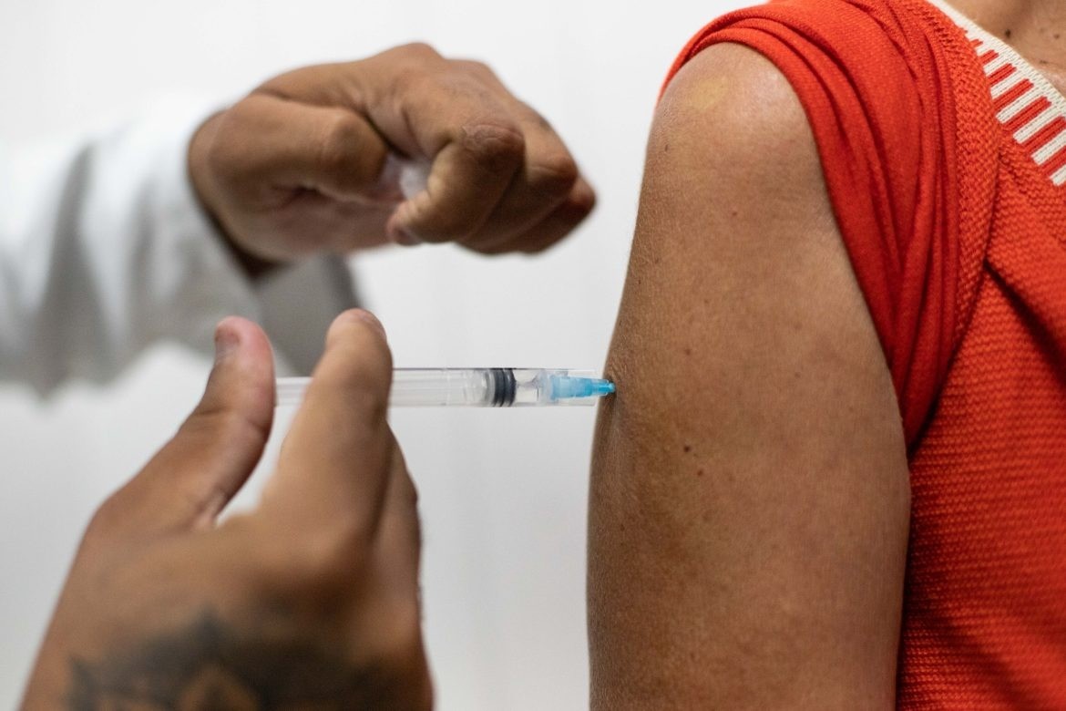 Vacinação contra influenza é ampliada para toda a população em Volta Redonda