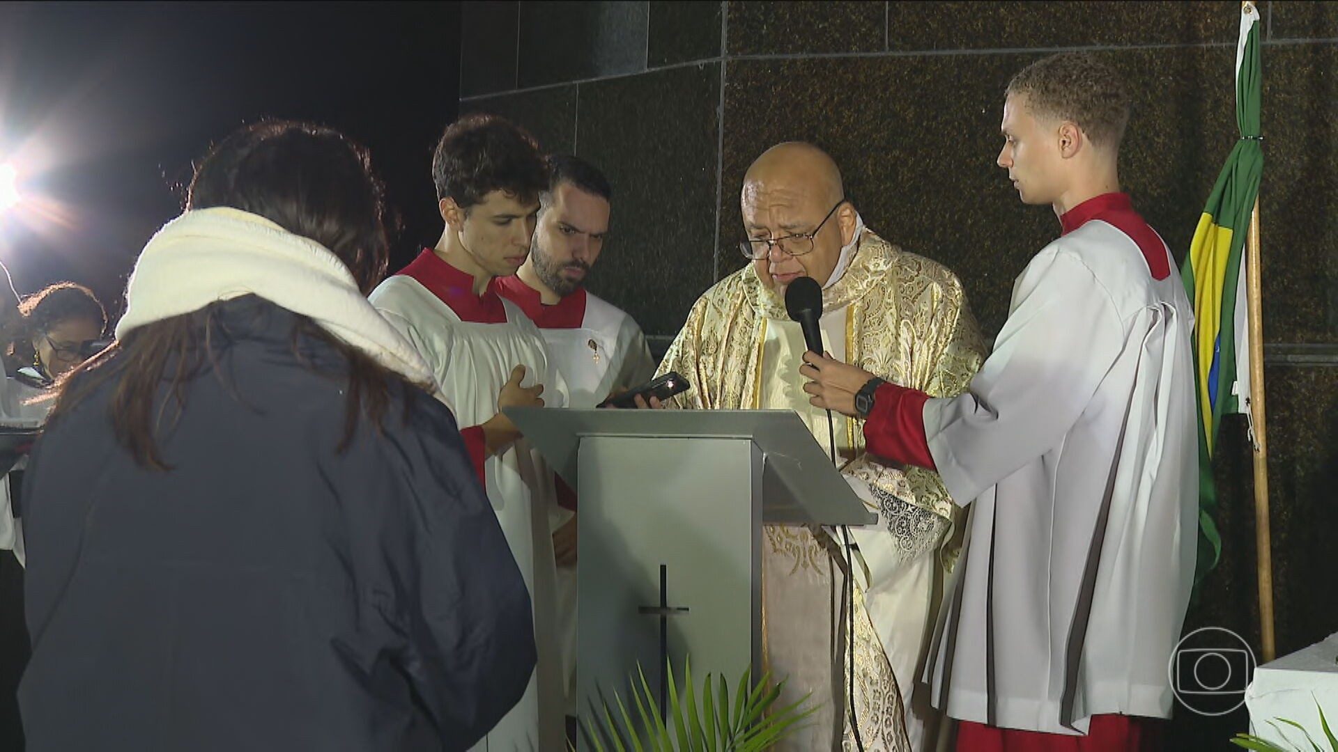 Jovens fazem vigília no Santuário do Cristo Redentor pelo pontificado de Leão XIV