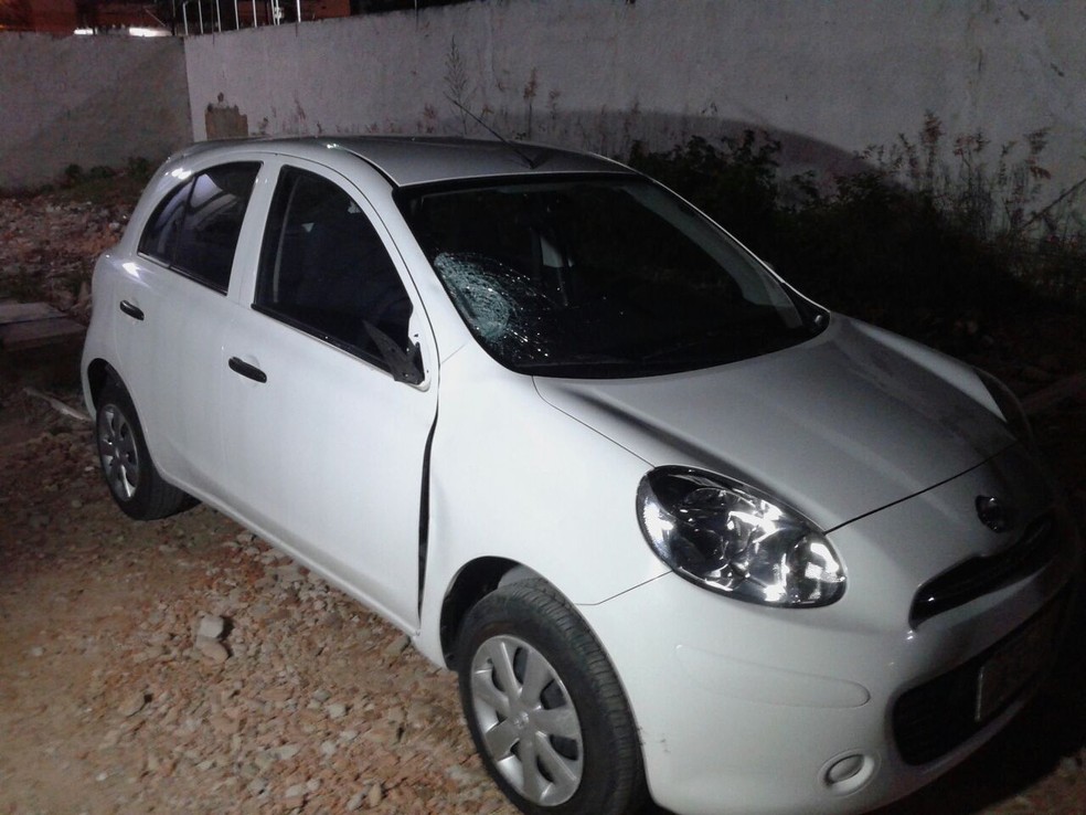 Carro que atropelou adolescente foi encontrado no conjunto Luiz Pedro — Foto: Waldson Costa