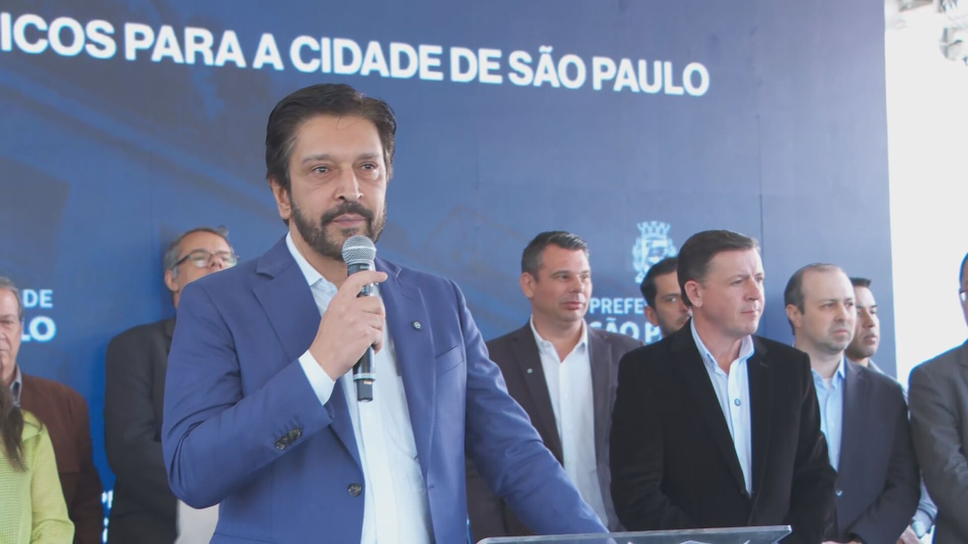 Nunes anuncia entrega de mais 120 ônibus elétricos, mas frota segue longe do plano de metas para SP