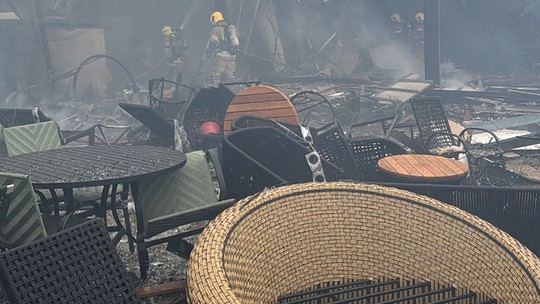 'O teto caiu na nossa cabeça', diz testemunha que estava em pousada - Foto: (Departamento dos Bombeiros do Rio Grande do Sul/AFP)