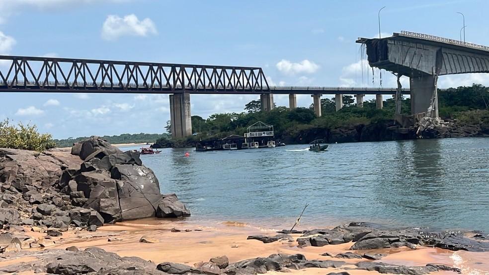 Buscas por corpos de vítimas do desabamento de ponte no rio Tocantins — Foto: Ana Paula Reihban/TV Anhanguera