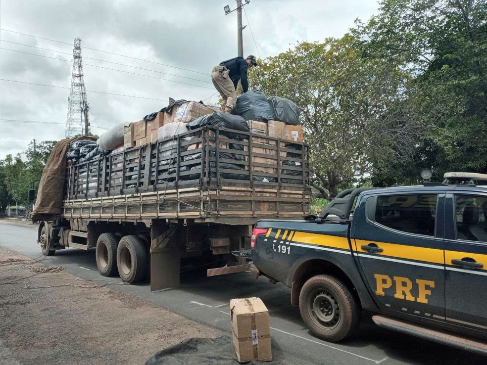 Polícia Rodoviária Federal reprime onda de caminhões arqueados