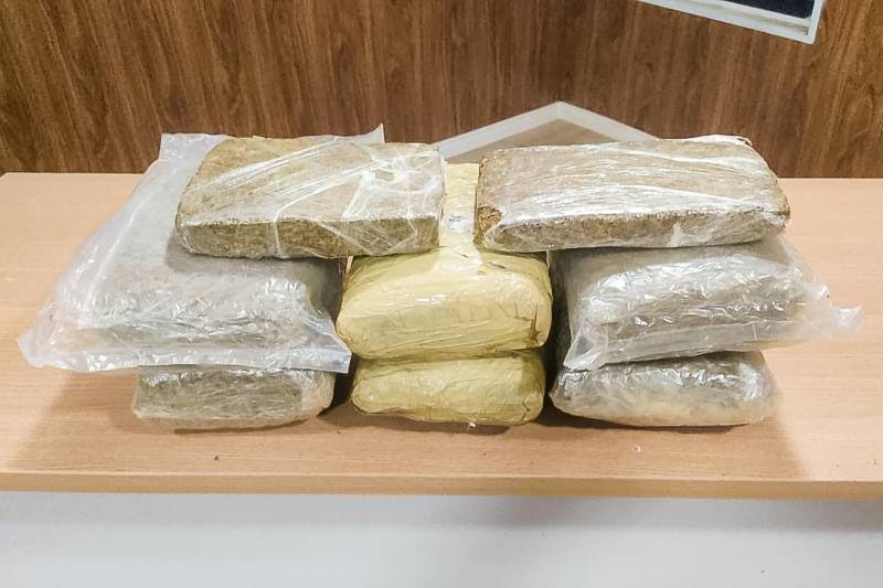 Fiscalização apreende 10kg de drogas em porão de embarcação na Base Candiru em Óbidos