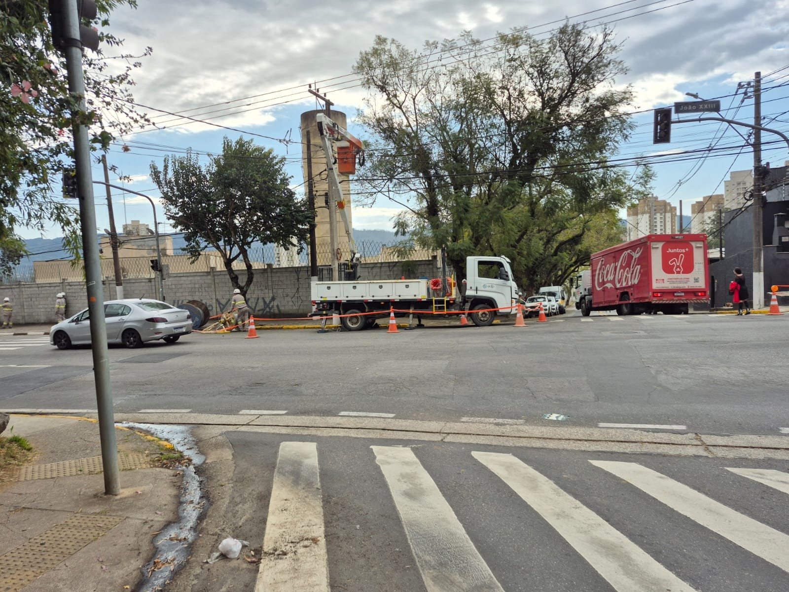 Semáforo desligado causa transtornos em cruzamento de Mogi das Cruzes