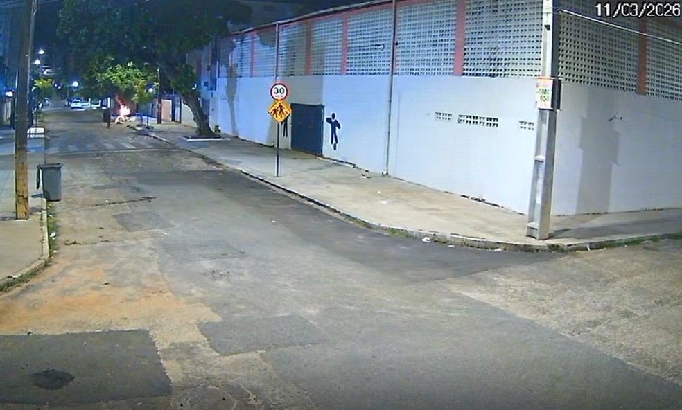 Homem ateou fogo no corpo e saiu caminhando — Foto: Reprodução/TV Cabo Branco