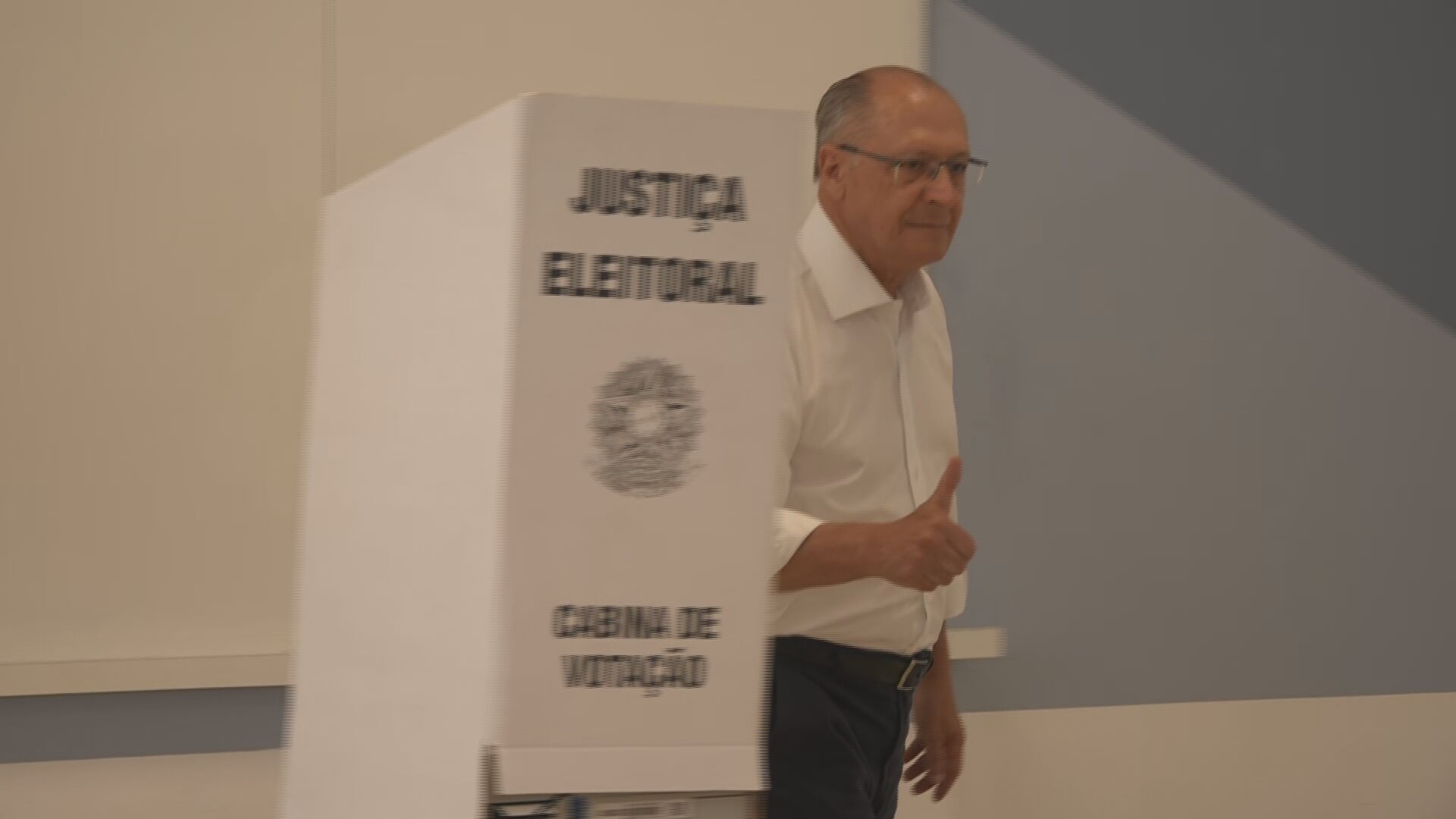 Alckmin vota em São Paulo após acompanhar Lula e Haddad em seções eleitorais