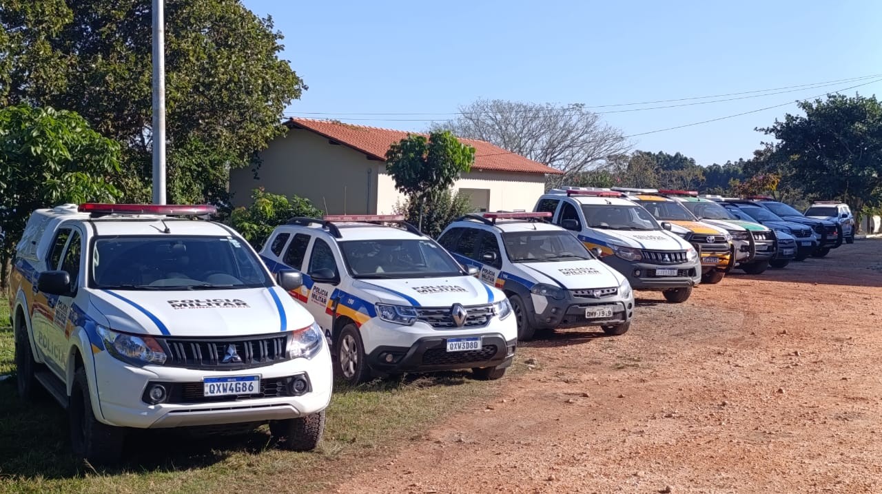 Dois foragidos da Justiça são presos durante operação da PM em Taiobeiras