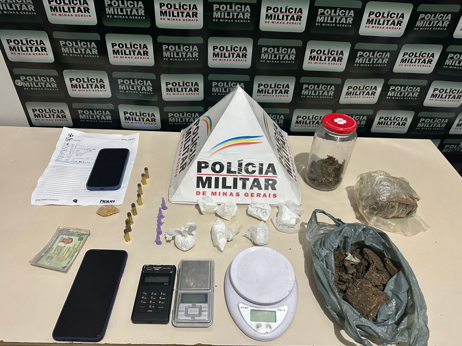 Homem é preso com drogas e munições em Bocaiúva