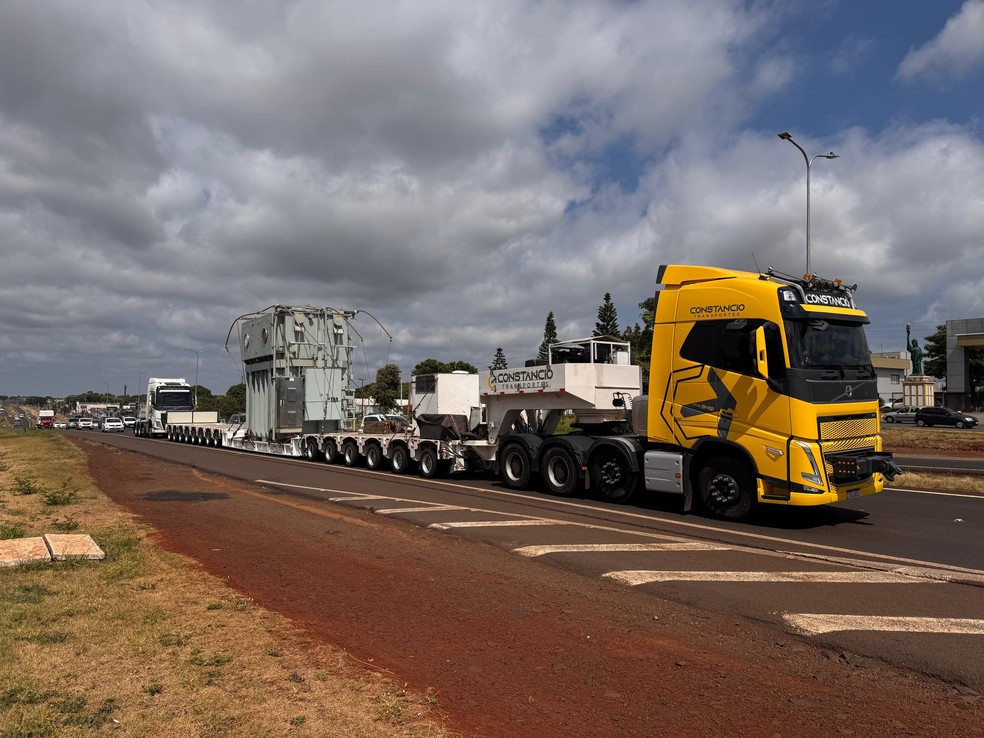 Transformador de 122 toneladas será levado de Foz do Iguaçu para Blumenau — Foto: RPC