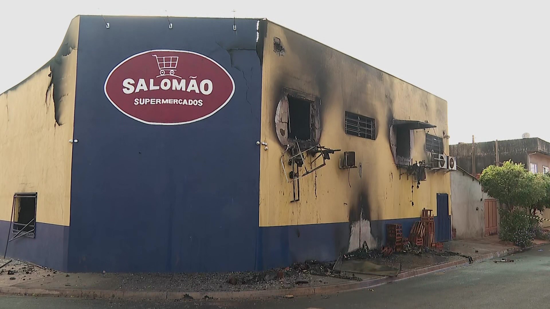 Incêndio atinge supermercado de suspeito de matar irmão por causa de herança no interior de SP
