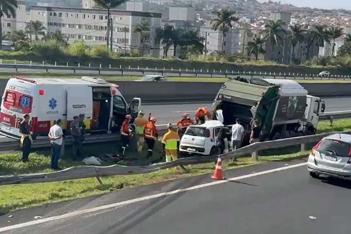 Motorista morre após bater na traseira de caminhão de lixo na Anhanguera, em Campinas