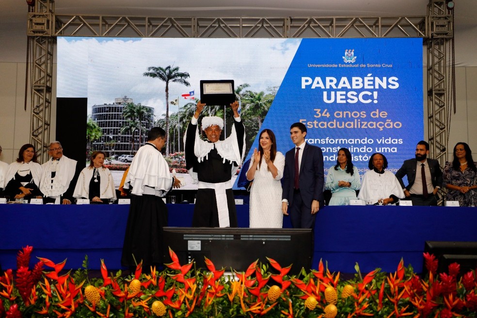 Jerônimo Rodrigues se torna primeiro governador da Bahia a receber título de Doutor Honoris Causa pela Uesc — Foto: Governo da Bahia