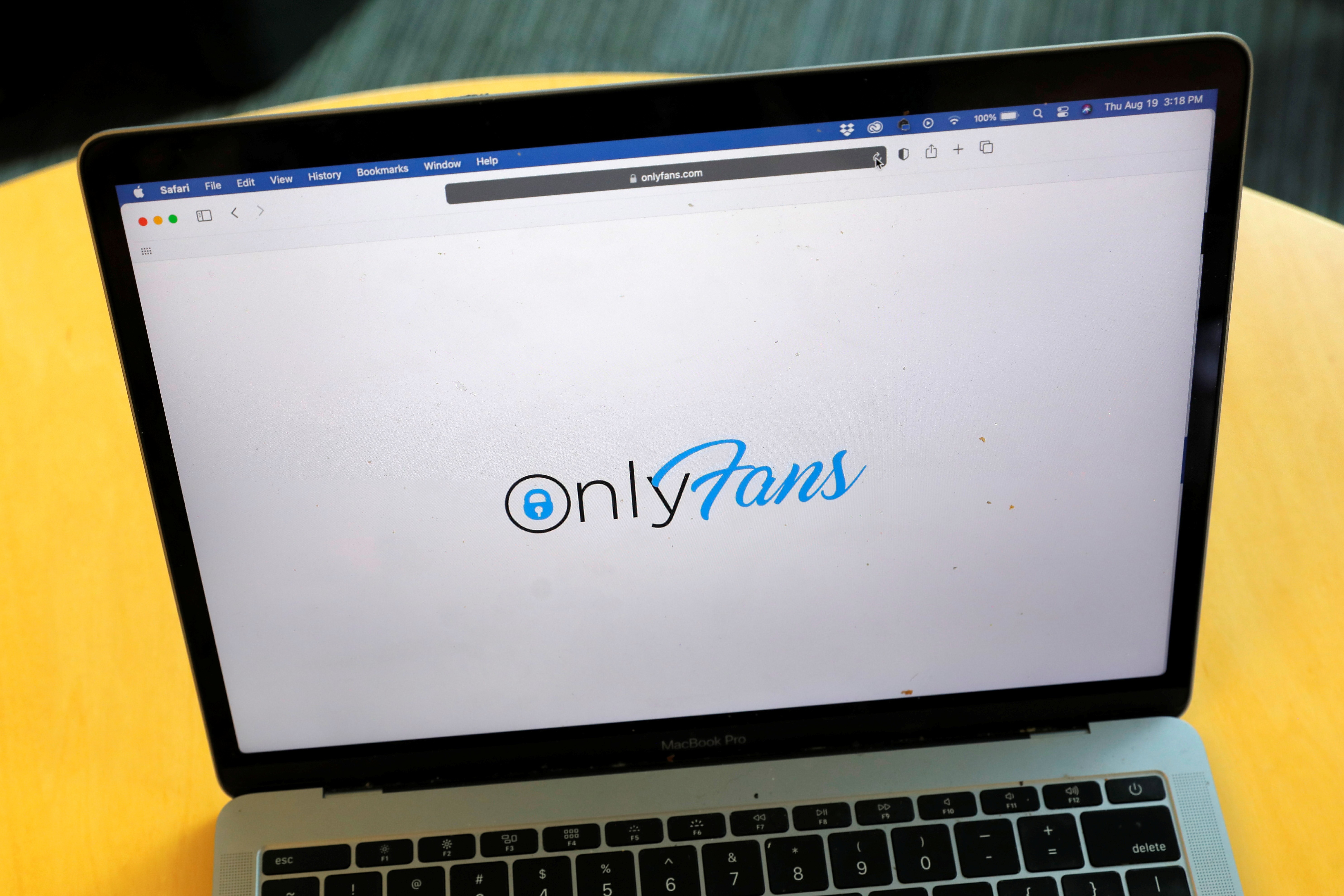 Empresa dona do OnlyFans negocia venda da plataforma por R$ 47 bilhões, diz agência